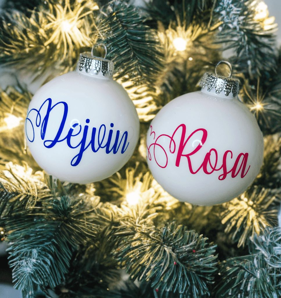 weihnachtskugel-weiss-glaenzend-personalisiert-blau-rosa-nilana.png weihnachtskugel-weiss-glaenzend-personalisiert-blau-rosa-nilana.png