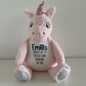 Personalisierbares Stofftier Einhorn mit Namen – das ideale Babygeschenk für besondere Momente. Kuschelig, hochwertig und individuell gestaltet.