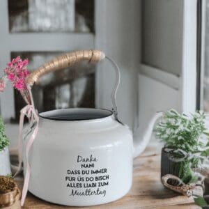 personalisierte Teekanne mit Wunschtext als Muttertagsgeschenk
