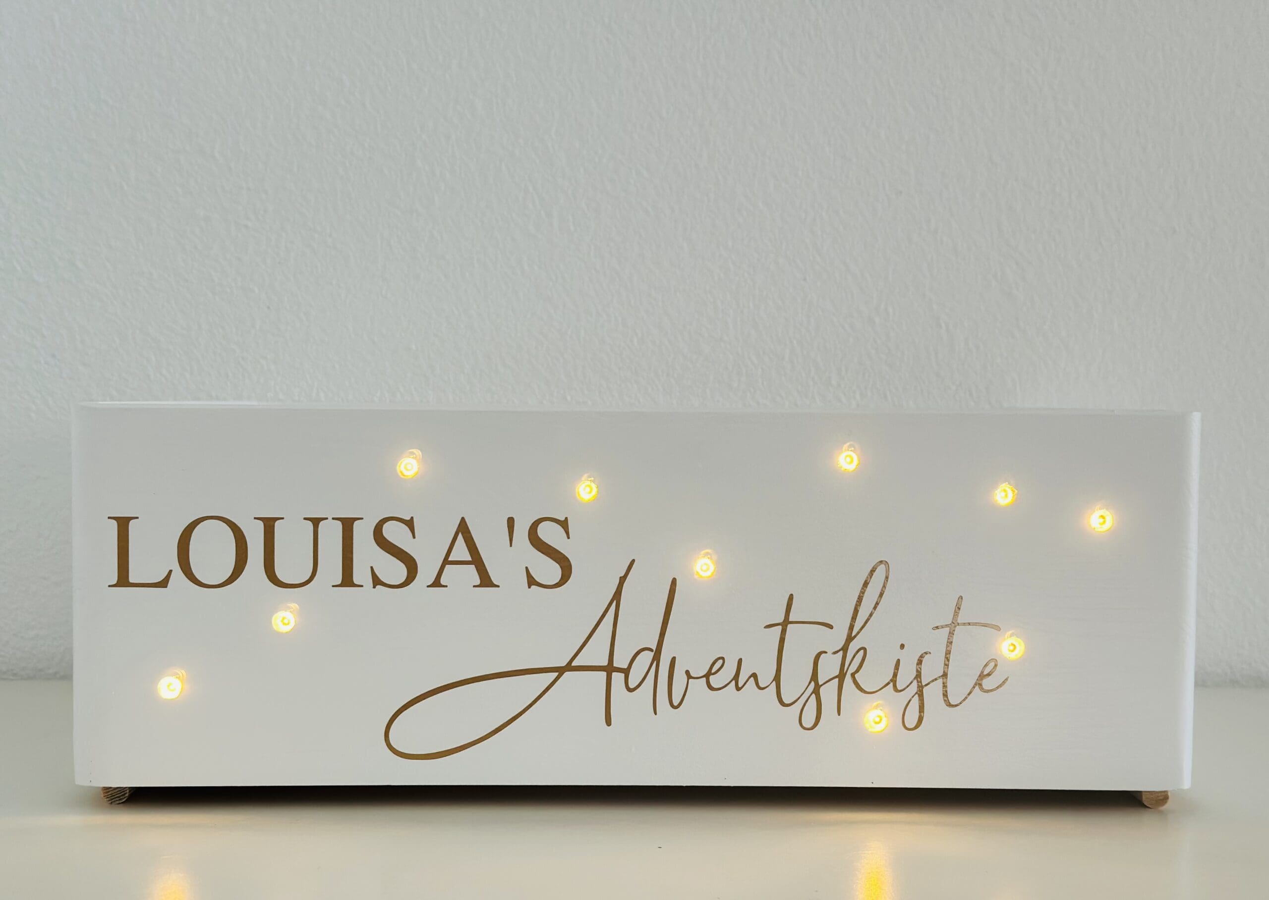 adventskiste-mit-lichterkette-detailansicht-nilana.png adventskiste-mit-lichterkette-detailansicht-nilana.png