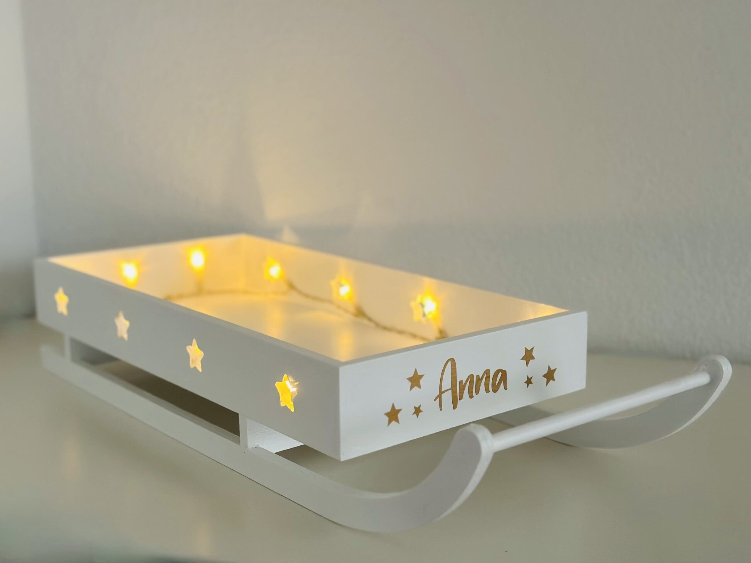 adventsschlitten-weiss-anna-lichterkette-nilana.png adventsschlitten-weiss-anna-lichterkette-nilana.png