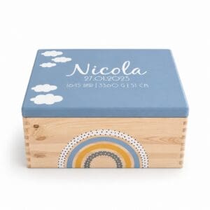 Personalisierte Erinnerungskiste Blau – Regenbogen mit Name Nicola und individuellen Geburtsdaten