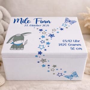 Erinnerungsbox personalisiert mit Esel Motiv und Name Milo Finn – weisse Baby Erinnerungskiste mit Geburtsdaten