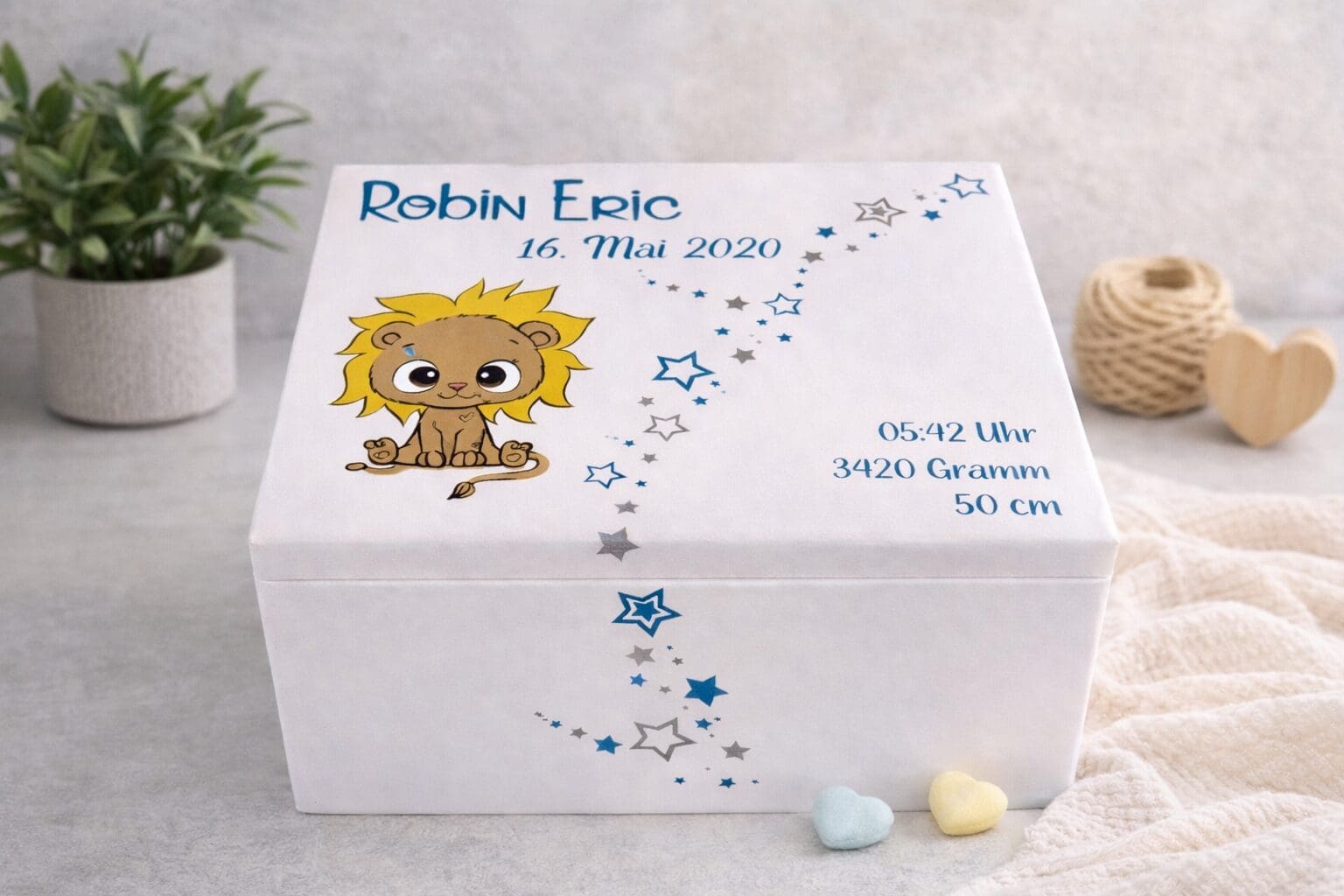 erinnerungskiste-personalisiert-loewe-robin-eric-babydecke.jpg erinnerungskiste-personalisiert-loewe-robin-eric-babydecke.jpg