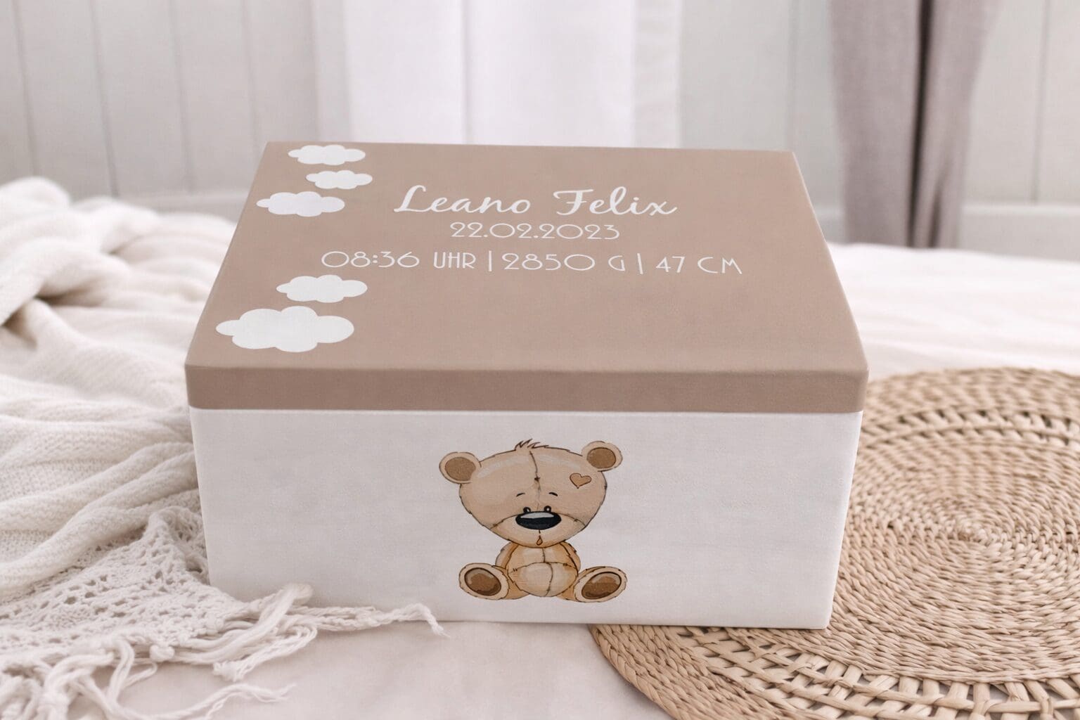 erinnerungskiste-teddybaer-personalisiert-zur-geburt-holzkiste-name-leano-felix.jpg erinnerungskiste-teddybaer-personalisiert-zur-geburt-holzkiste-name-leano-felix.jpg