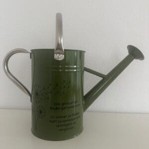 Personalisierte Giesskanne aus Metall Grün