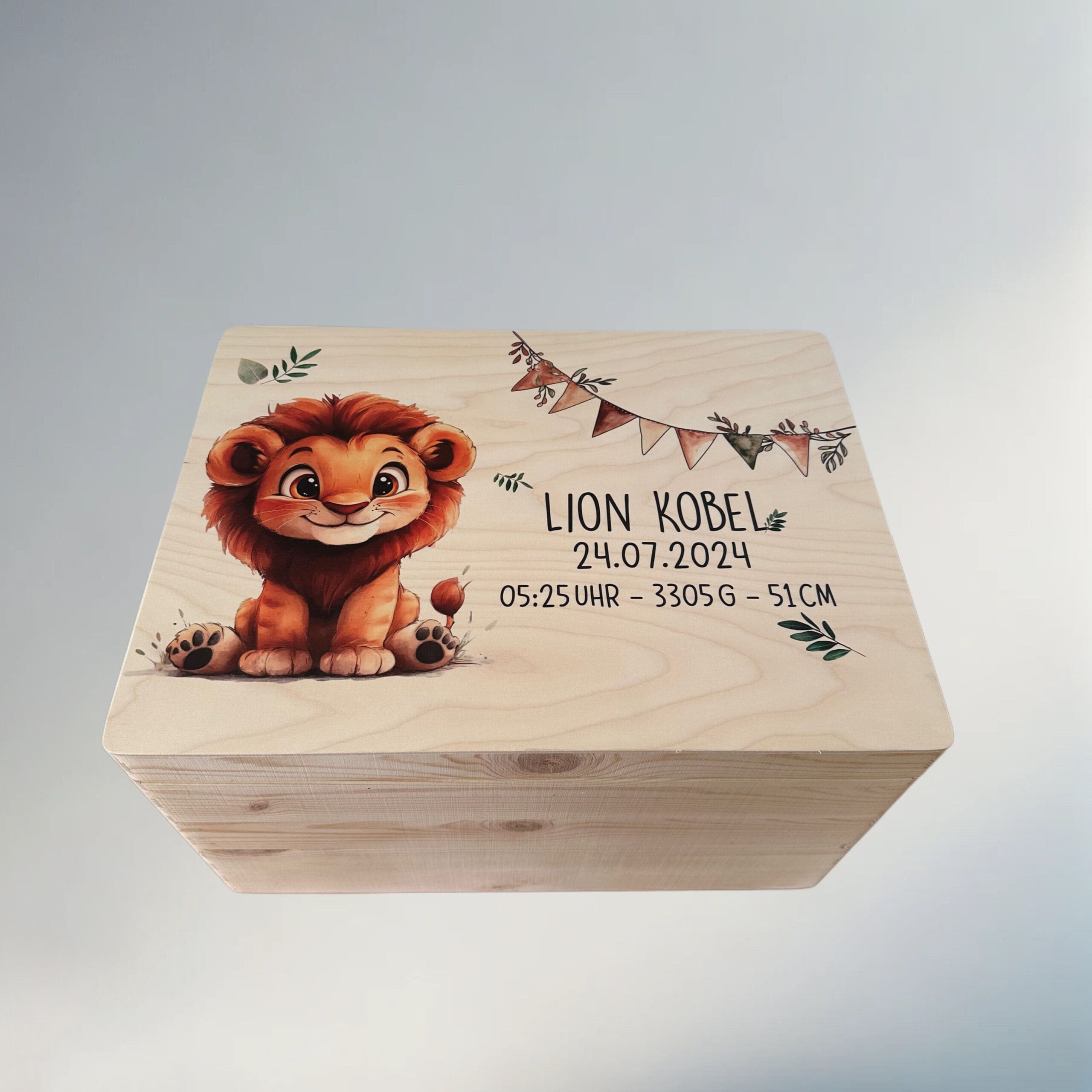 Holzkiste mit Löwe personalisiert Holzkiste mit Löwe personalisiert