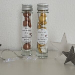 Mini Adventskalender im Glas mit goldenen Schokoladenherzen – stilvolle Geschenkidee für die Adventszeit