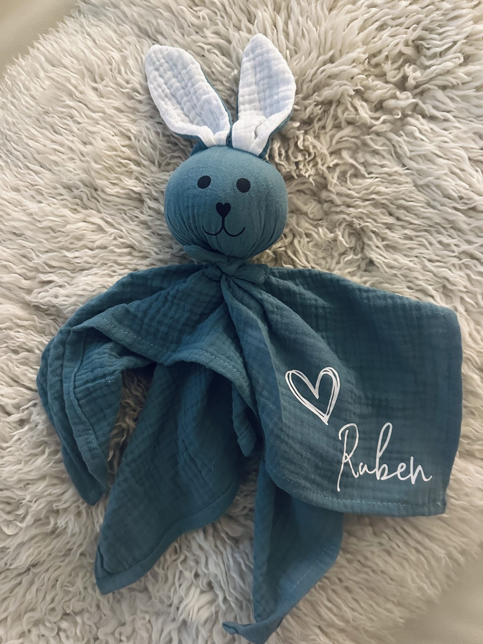 kuschelhase-aus-musselin-personalisiert-ruben-tuerkis-nilana.jpg kuschelhase-aus-musselin-personalisiert-ruben-tuerkis-nilana.jpg