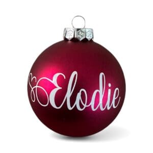 Matt-pinke Weihnachtskugel mit filigranem weissen Namensschriftzug „Elodie“, personalisiert und elegant für Weihnachten.