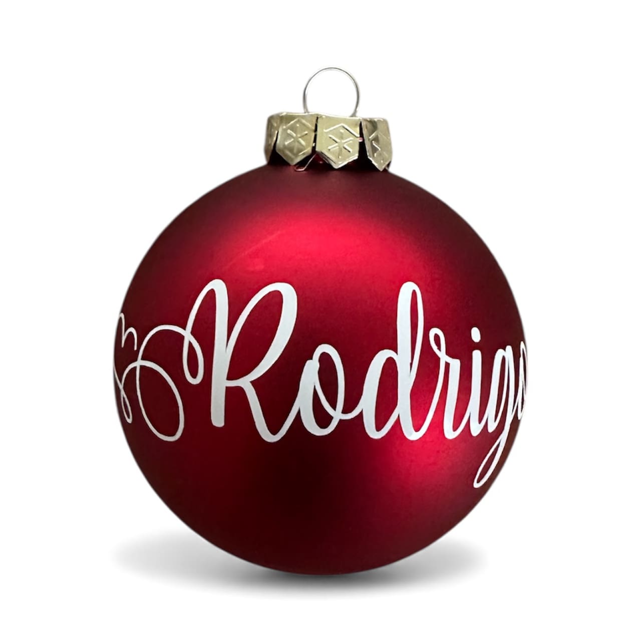 weihnachtskugel-rot-matt-personalisiert-rodrigo.png Bildtitel Weihnachtskugel Rot Matt mit Namensbeschriftung Rodrigo Bildbeschreibung Freigestellte Aufnahme einer roten, matt glänzenden Weihnachtskugel mit weisser, geschwungener Namensbeschriftung „Rodrigo“. Die Kugel steht im Fokus und wirkt elegant sowie hochwertig. Caption Rote Weihnachtskugel matt mit persönlicher Namensbeschriftung. Wenn das nächste Bild bereit ist, einfach senden – ich mache sofort weiter. Search for red matte Christmas ornaments Nimm dir ein paar Minuten Zeit für bessere Ergebnisse weihnachtskugel-rot-matt-personalisiert-rodrigo.png Bildtitel Weihnachtskugel Rot Matt mit Namensbeschriftung Rodrigo Bildbeschreibung Freigestellte Aufnahme einer roten, matt glänzenden Weihnachtskugel mit weisser, geschwungener Namensbeschriftung „Rodrigo“. Die Kugel steht im Fokus und wirkt elegant sowie hochwertig. Caption Rote Weihnachtskugel matt mit persönlicher Namensbeschriftung. Wenn das nächste Bild bereit ist, einfach senden – ich mache sofort weiter. Search for red matte Christmas ornaments Nimm dir ein paar Minuten Zeit für bessere Ergebnisse