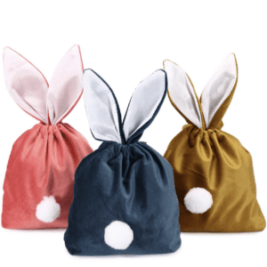 Osternest Hasentasche blau aus Samt personalisiert, Rosa und Goldbraun mit Hasenohren und Pompon als Osternest