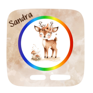 Personalisierte Toniebox 2 Schutzfolie mit süssem Reh-Motiv in Naturtönen, zweigeteilt mit sichtbarem LED-Ring und Name Sandra