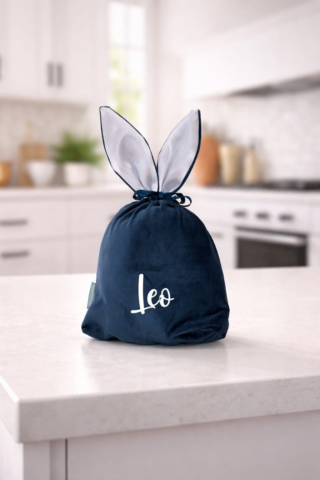 osternest-hasentasche-blau-samt-personalisiert-name-leo-kueche.jpg osternest-hasentasche-blau-samt-personalisiert-name-leo-kueche.jpg
