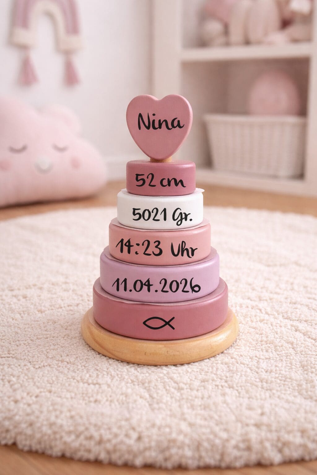 stapelturm-personalisiert-holz-rosa-teppich-kinderzimmer.jpg stapelturm-personalisiert-holz-rosa-teppich-kinderzimmer.jpg