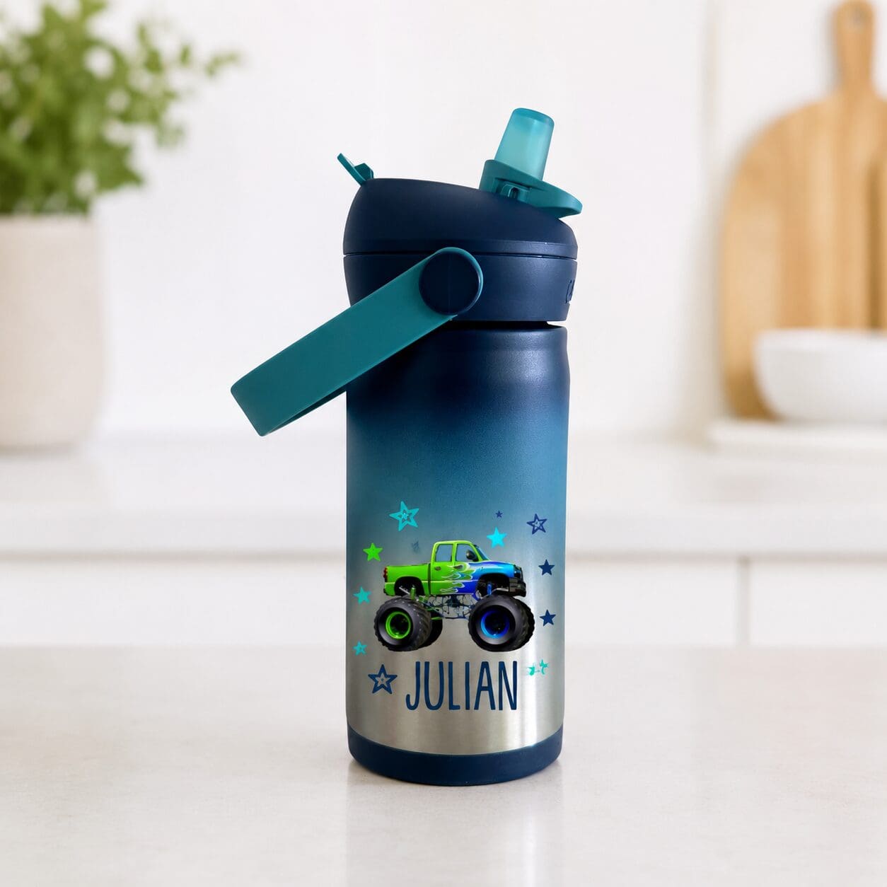 camelbak-thrive-flip-kinder-thermoflasche-blue-haze-350ml-personalisiert-monstertruck-julian-vorne.webp camelbak-thrive-flip-kinder-thermoflasche-blue-haze-350ml-personalisiert-monstertruck-julian-vorne.webp